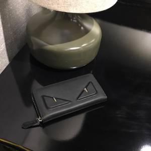 FENDI芬迪 小牛皮 手工縫製 多卡位 小怪獸潮人錢包  fd1143