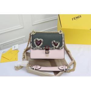 FENDI芬迪 小號 Fendi 8809 2018春夏新款 情人節禮物KAN I LOGO牛皮手袋 可斜背或手拿  fd1344