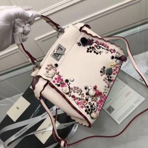 FENDI芬迪 最新款 火爆來襲 配以寶石和小牛皮花蕾 單手柄手提肩背包 015   fd1404