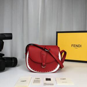 FENDI芬迪 原單爆款 休閒時尚 小斜挎馬鞍包  fd1874