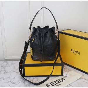 FENDI芬迪 獨家首發 中型款 黑色壓花小牛皮 MON TRéSOR水桶包 5509  fd1879