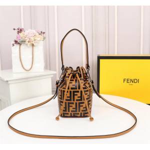 FENDI芬迪 雙F經典款 Fendi MINI BUCKET 字母繡 可手提 亦可斜挎  fd1924