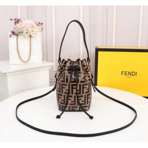 FENDI芬迪 雙F經典款 Fendi MINI BUCKET 字母繡 可手提 亦可斜挎  fd1925