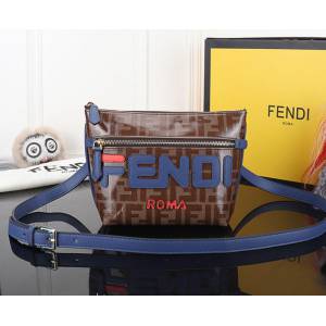 FENDI芬迪 新款 芬迪小斜小巧手袋 棕色FF主題圖案斜背包 7705  fd1992