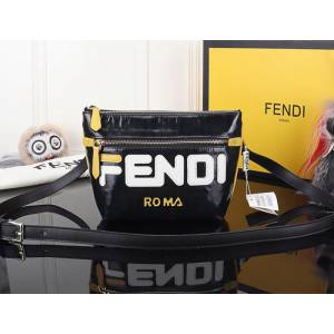 FENDI芬迪 新款 芬迪小斜小巧手袋 棕色FF主題圖案斜背包 7705  fd1993