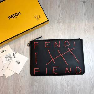FENDI最新款手包 原單品質 進口小牛皮 小怪獸 芬迪手拿包 logo皮信封手包  fdz2110