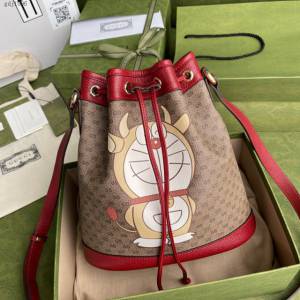 Gucci专柜新款女包, 古驰哆啦A梦牛角抽绳水桶包 Gucci单肩斜挎包 655597  gdj1596