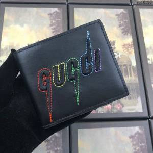 Gucci包 古馳錢包 597674黑皮 Gucci字母精美刺繡圖案 Gucci雙折短皮夾  gudj1255