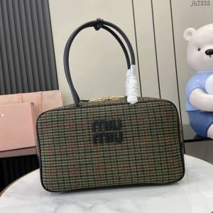 miumiu專櫃繆繆最新款原廠羊毛千鳥格公事包 jh2333型號：5bb117，5bb163