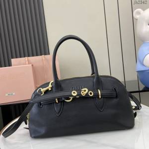 miumiu專櫃繆繆最新款爆款保齡球包原廠皮革手提包 jh2342型號：5bb168