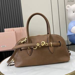 miumiu專櫃繆繆最新款爆款保齡球包原廠皮革手提包 jh2343型號：5bb168