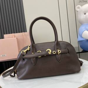 miumiu專櫃繆繆最新款爆款保齡球包原廠皮革手提包 jh2344型號：5bb168