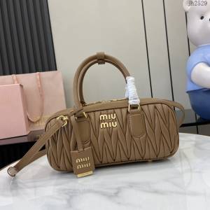 miumiu繆繆專櫃最新款Arcadie牛皮革中號保齡球手提包斜挎包 jh2529型號：5BB148