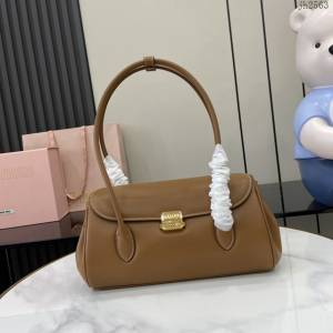miumiu繆繆專櫃最新款法棍包手拎見肩背女包 jh2563型號：5BD265