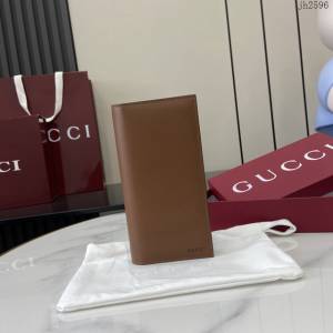 Gucci專櫃古馳最新款Emblem系列對折長夾錢包 jh2596型號：818955