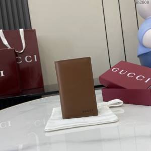 Gucci專櫃古馳最新款Emblem系列雙折卡片夾錢包卡包 jh2600型號：818953