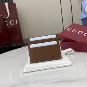 Gucci專櫃古馳最新款Emblem系列雙折卡片夾卡包名片夾 jh2602型號：818952