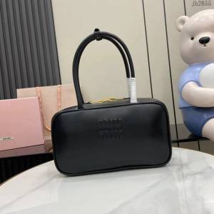 MIU MIU專櫃繆繆最新款黑色原廠皮手提女包 jh2655型號：5BB172