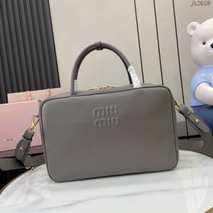 MIU MIU專櫃繆繆最新款二代肩帶款Beau手袋原廠皮手提公事包 jh2659型號：5BB117
