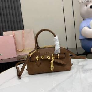 MIU MIU專櫃繆繆最新款爆款迷你號貝殼包手提女包 jh2666型號：5BP090，