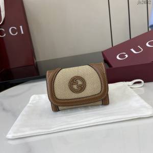Gucci專櫃古馳最新款圓形互扣式雙G標識卡片夾卡包零錢包 jh2682型號：818811