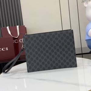 Gucci專櫃古馳最新款Emblem系列男士手拿包 jh2697型號：821155