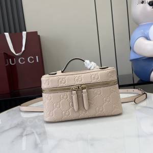 Gucci專櫃古馳最新款Emblem系列超迷你手袋手提化妝包 jh2846型號：815949