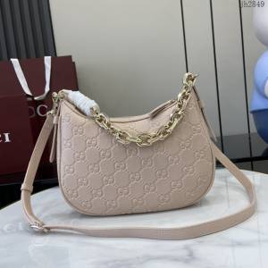 Gucci專櫃古馳最新款Emblem系列小號肩背包鏈條女包 jh2849型號：815409