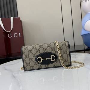 Gucci專櫃古馳最新款Horsebit 1955系列鏈帶錢包 jh2887型號：621892