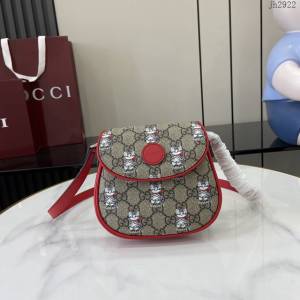 Gucci專櫃古馳2025早春兒童系列最新款動物印花下挎包 jh2922型號：814014