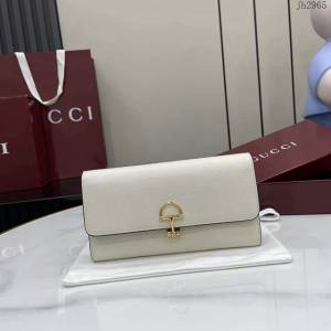Gucci專櫃古馳最新款Softbit系列大號半馬銜扣翻蓋長錢包 jh2965型號：828147