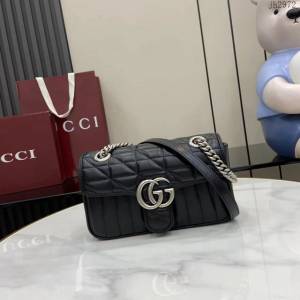 Gucci專櫃古馳最新款Marmont系列絎縫迷你手袋原廠皮鏈條女士挎包 jh2972型號：446744