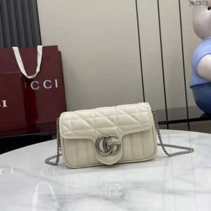 Gucci專櫃古馳最新款Marmont系列超迷你手袋絎縫V型原廠皮鏈條斜挎女包 jh2973型號：476433