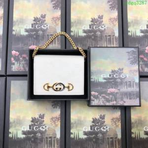 GUCCI古馳錢包 2019新款 Zumi系列 粒面皮革 精卡包 互扣式G馬銜扣 可拆卸鏈條 女款短錢包 570660 米白  ydgq3287