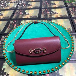 GUCCI古馳 2019新款女包 專櫃品質 互扣式G馬銜扣 古馳手提包 鏈條斜挎包 572375 酒紅色平紋皮  ydgq3352