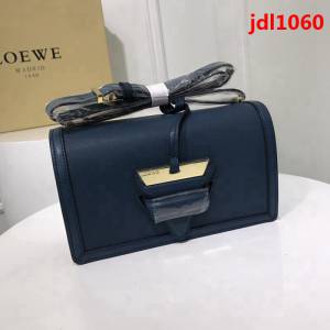LOEWE羅意威 Barcelona 荔枝紋三角包 小牛皮肩背斜挎包 雜誌爆款  jdl1060