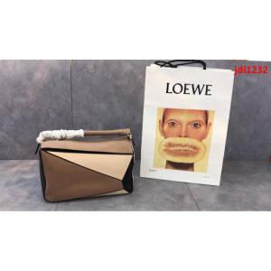 LOEWE羅意威 原單品質 特殊管道貨源 Puzzle手袋 對版顏色拼接 可單肩斜挎  jdl1232