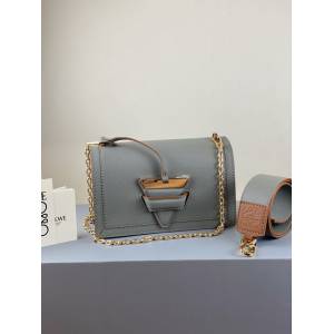 LOEWE包包 羅意威中號Barcelona雙肩帶斜挎肩背三角包 10156  tcl1100