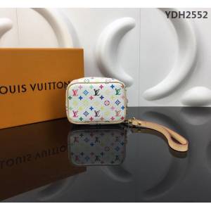 路易威登LV 頂級原單 M58030 白彩 中古系列 零錢包 Monogram面料 復古青銅拉牌 百搭且實用  YDH2552