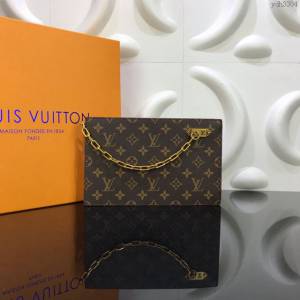 LV包 LV手包 M55646 PochetteRochelle手袋 Chain系列男士手袋 LV手拿包  ydh3304
