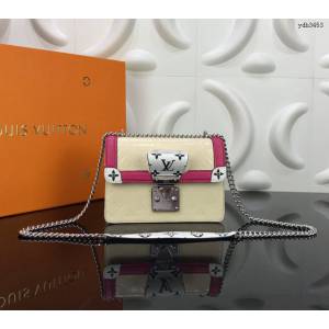 LV包 lv新款女包 Wynwood手袋 壓紋漆光牛皮 LV鏈條斜跨女包  ydh3453