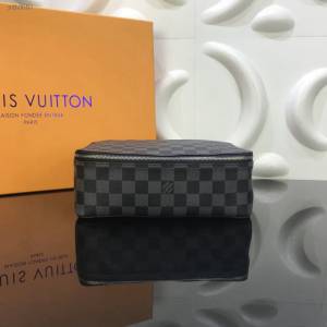 LV包包 LV新款女包 Packing Cube中號手袋 LV黑格收納袋 收納盒  ydh3650