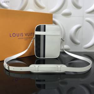 LV包包 LV新款男包 M51460 DANUBE SLIM手袋 LV水波紋黑格拼條浮雕印字男士小挎包  ydh3676