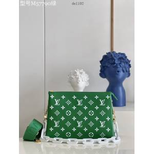 LV專櫃2023新款Coussin小號手袋 M57790綠 路易威登Monogram壓紋蓬鬆綿羊皮鏈條法棍包 dn1102