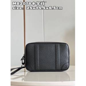 LV專櫃2023新款Pochette Kasai手包 M82078十字紋 路易威登黑色全皮男士手拿包 dn1285