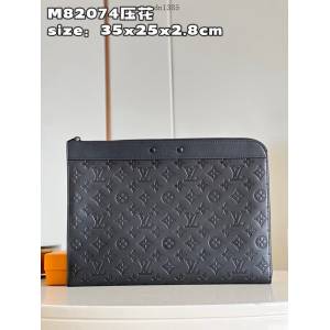 LV專櫃2023新款大容量Pochette Jour手拿包 M82074壓花 路易威登男款大號手包 dn1385