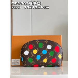 LV專櫃2023新款LV x YK Pochette Cosmetique手拿包 M81867洗漱包 路易威登波點圖案收納包 dn1434
