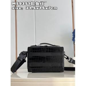 LV專櫃2023新款 Handle Soft Trunk手袋 M59351黑色鱷魚紋 路易威登男士手提包 dn1452