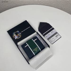 prada卡包 普拉達專櫃最新爆款 Saffiano皮革卡片夾 2MC063 prada爆款男士卡包  pyd2146