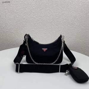prada女包 普拉達專櫃最新爆款 1BH204 Prada新款nylon Hobo手拎斜挎包 腋下包  pyd2298